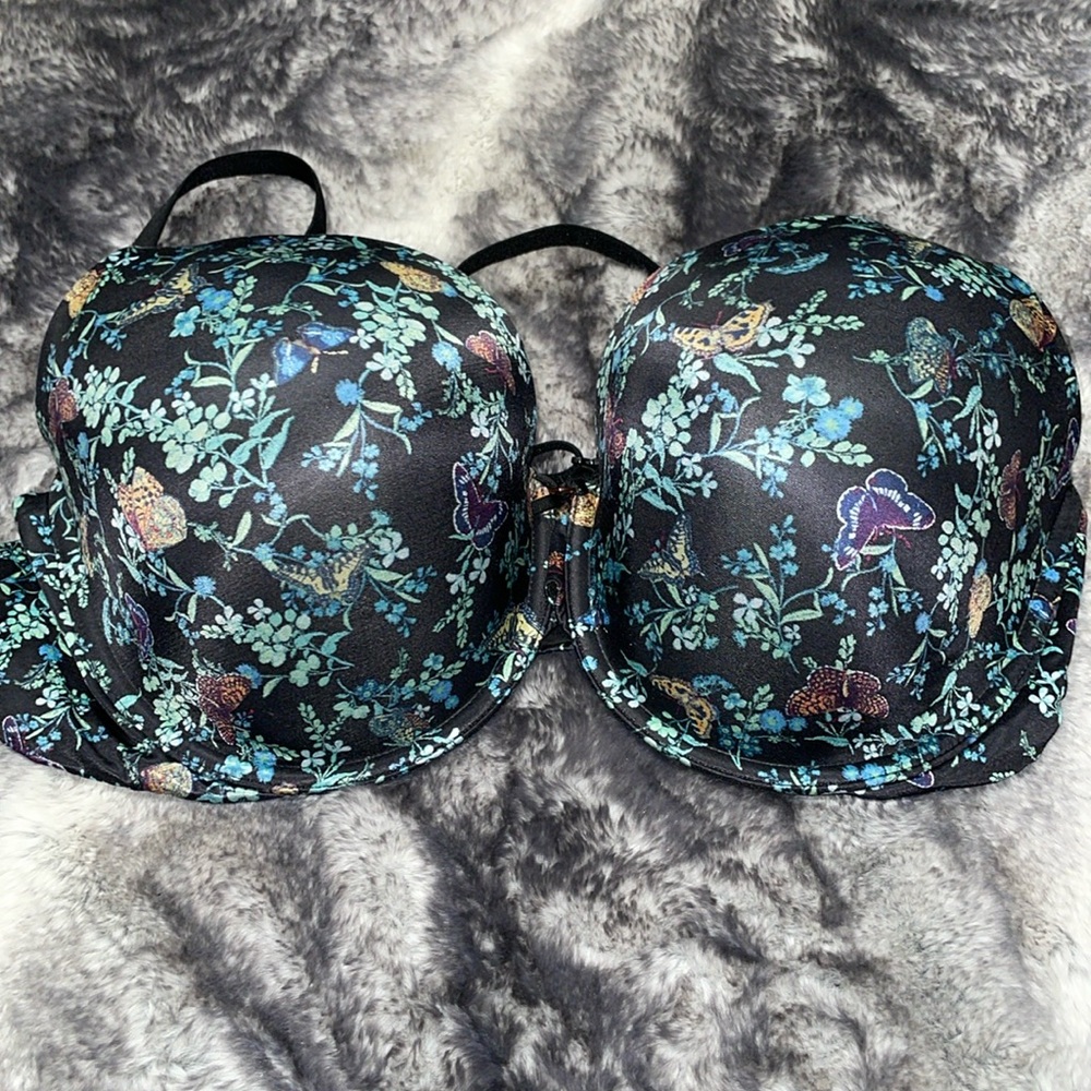40D Victoria’s Secret. BODY BY VICTORIA Lined perfect coverage